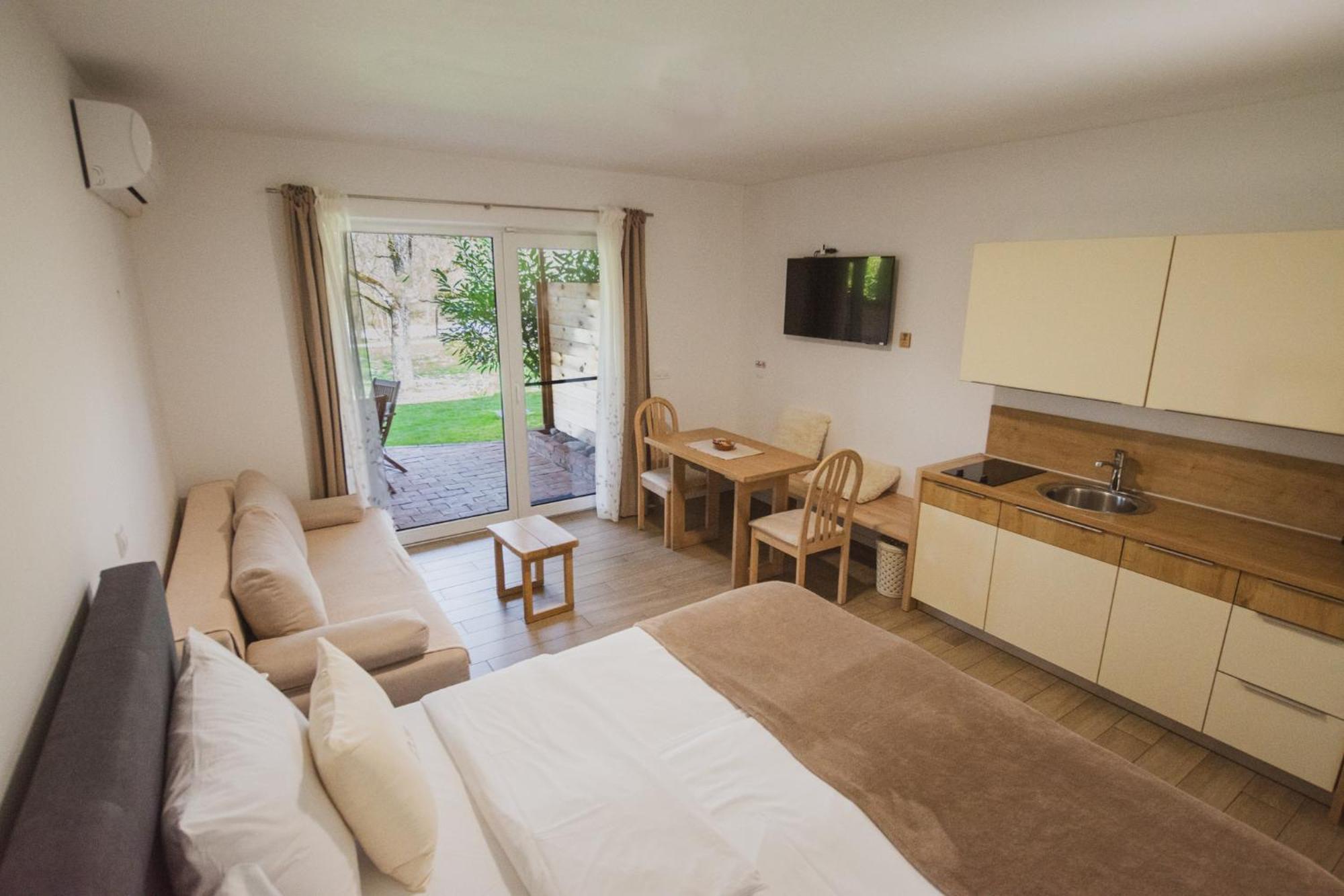 Pr'Fik Apartments Kranj Room photo